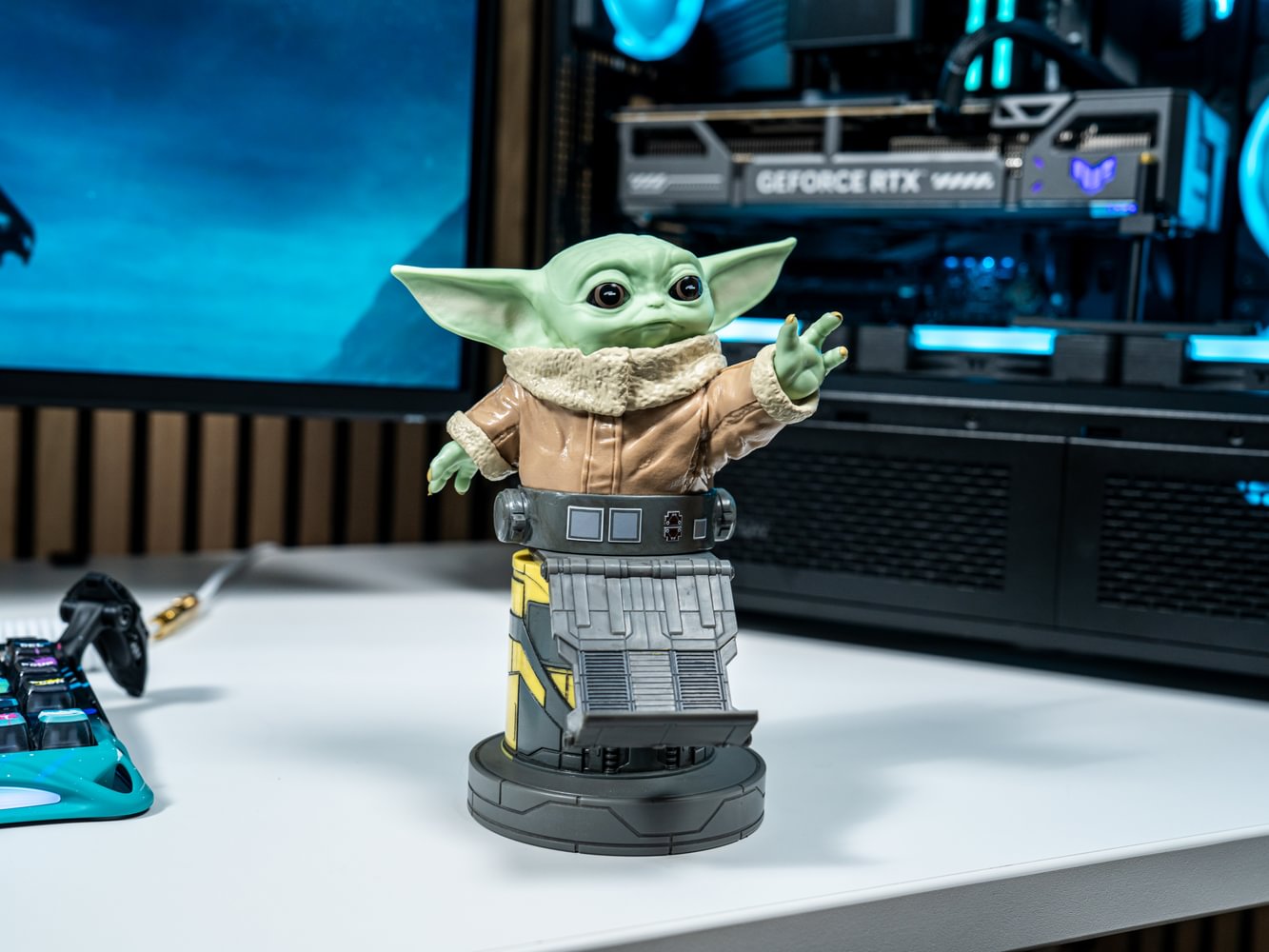 STAR WARS: THE MANDALORIAN - GROGU - CABLE GUYS AND CHARGING HOLDER - Immagine 3