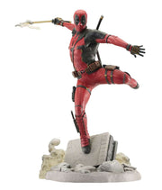 103725 - MARVEL GALLERY - DEADPOOL & WOLVERINE - DEADPOOL - STATUA 25CM