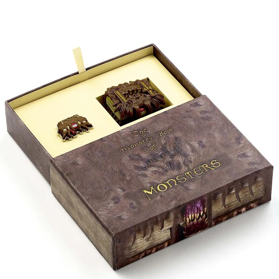 EGSKR0629 - HARRY POTTER - PIN E PORTACHIAVI - LIBRO DEI MOSTRI