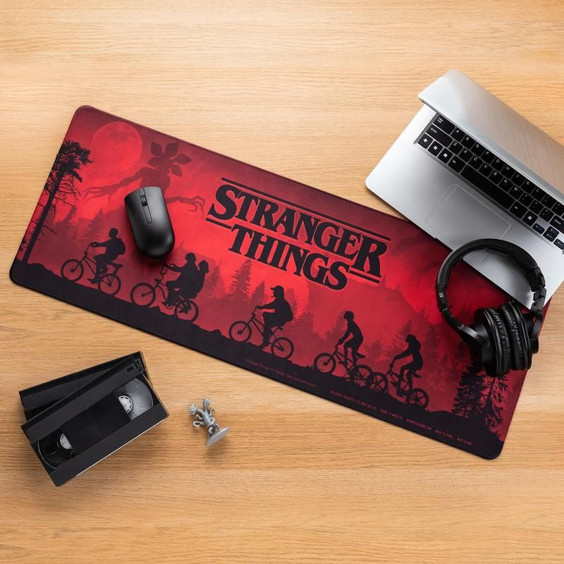 PP10360ST - STRANGER THINGS CLASSIC LOGO DESK MAT