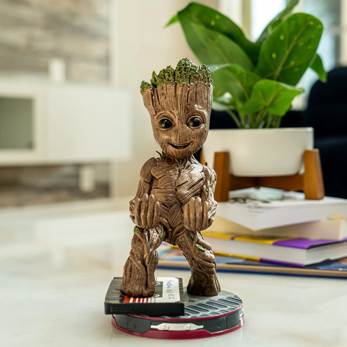 MARVEL: I AM GROOT - CABLE GUYS FIGURE - CHARGING HOLDER - SMILEY TODDLER GROOT 20CM